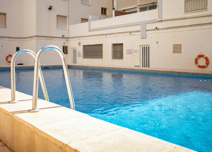 Apartamento segunda línea piscina frente al mar