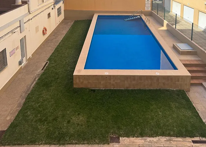 Apartamento segunda línea piscina frente al mar